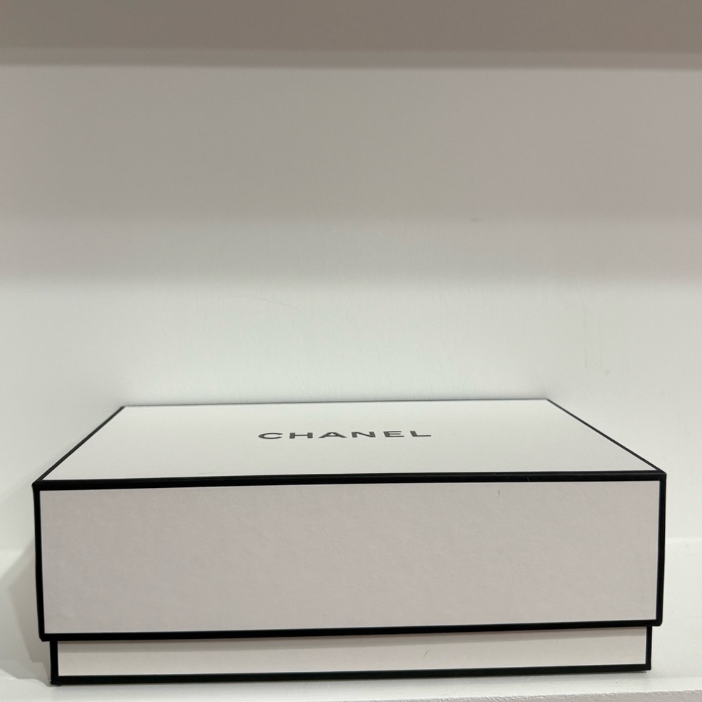 Chanel Gift Box - Picture 6 of 15